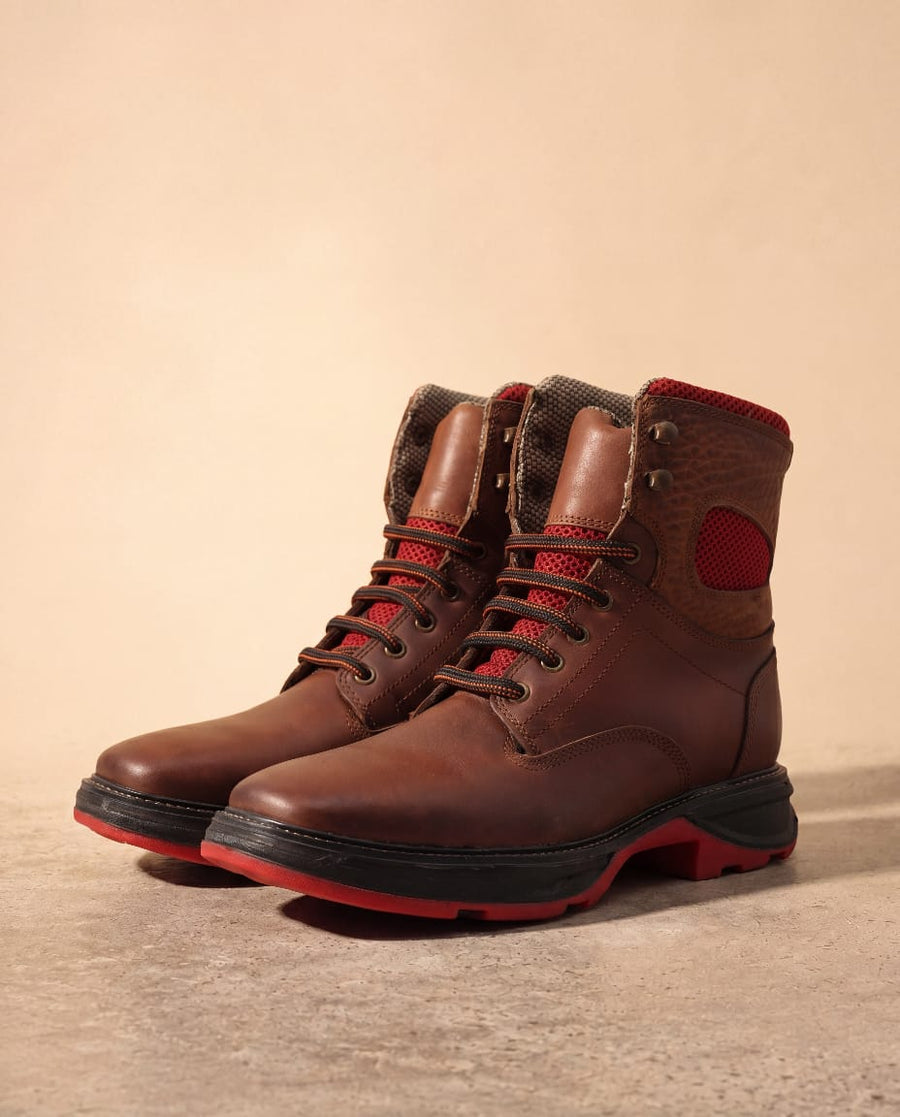 Bota Kansas 004 café con paneles de malla roja y suela roja NAOMEN — bota de trabajo NAOMEN